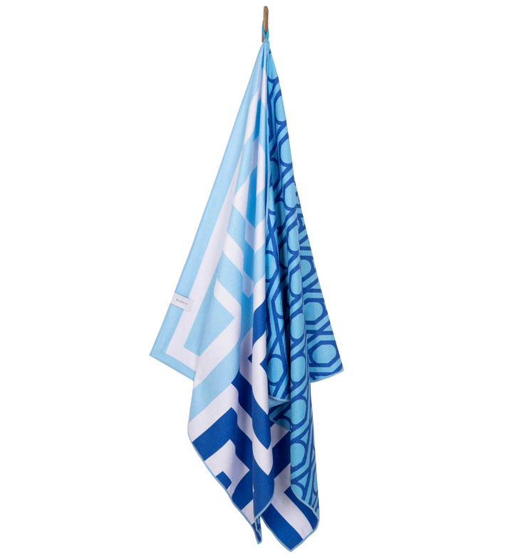 blauwe Microvezel handdoek met ophanglus 